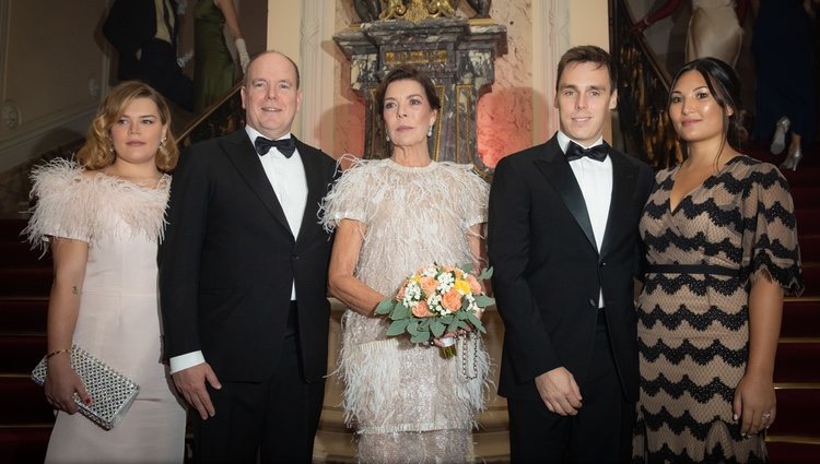 Alberto y Carolina de Mónaco, Louis Ducruet y Marie Chevallier y Camille Gottlieb en una fiesta en Monte-Carlo