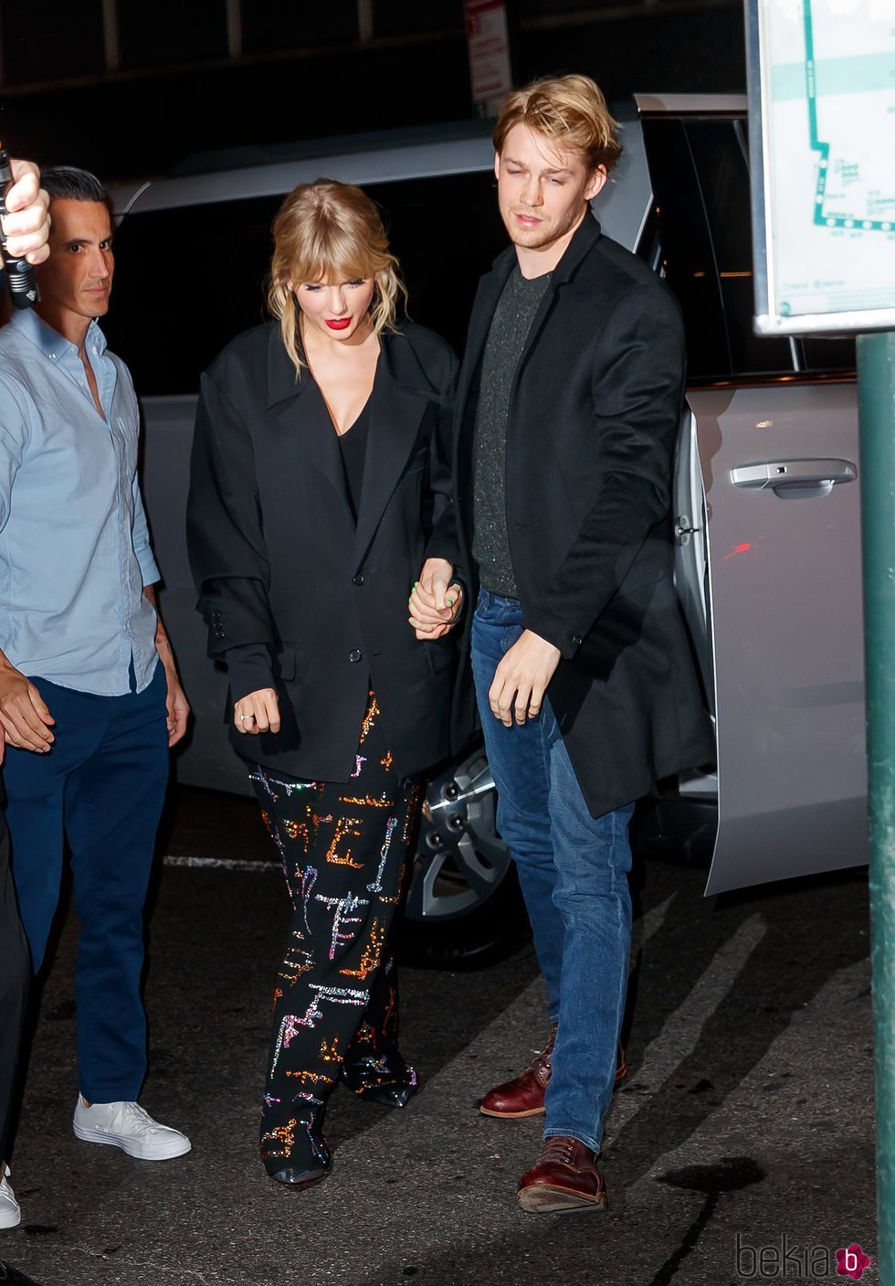 Taylor Swift y Joe Alwyn acudiendo a la aftermovie de 'Saturday Night Live'