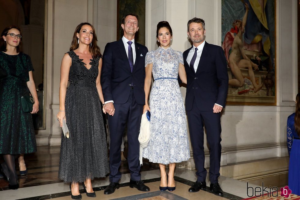 Federico y Mary de Dinamarca con Joaquín y Marie de Dinamarca en una cena en París