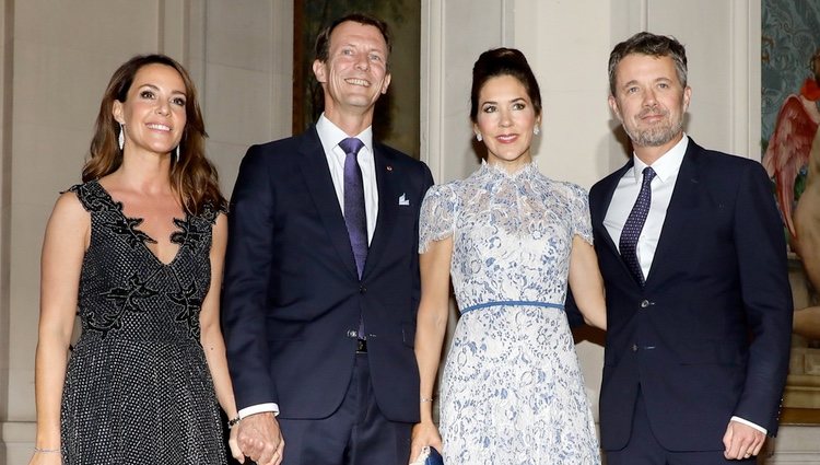 Federico y Mary de Dinamarca con Joaquín y Marie de Dinamarca en una cena en París