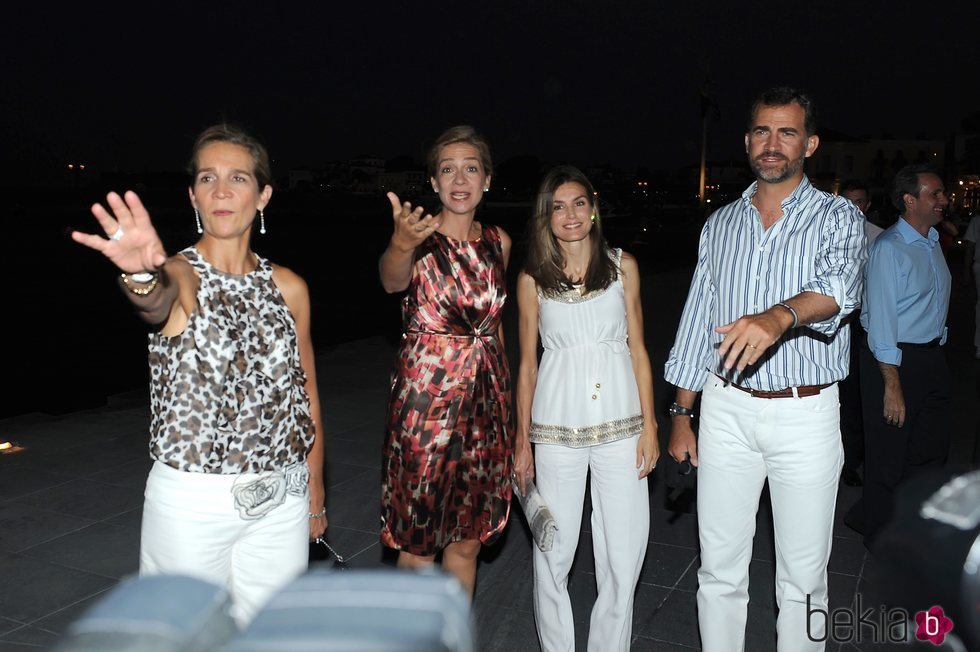 Los Reyes Felipe y Letizia, la Infanta Elena y la Infanta Cristina en la boda de Nicolás de Grecia y Tatiana Blatnik