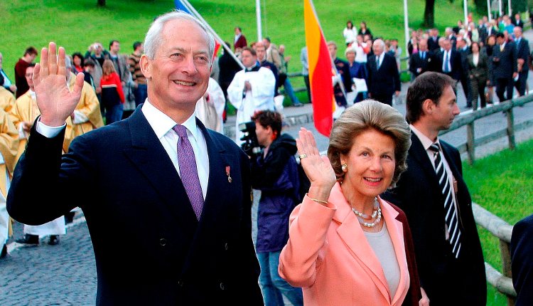 Los Príncipes Hans Adam y María de Liechtenstein en la celebración del Día Nacional en 2006