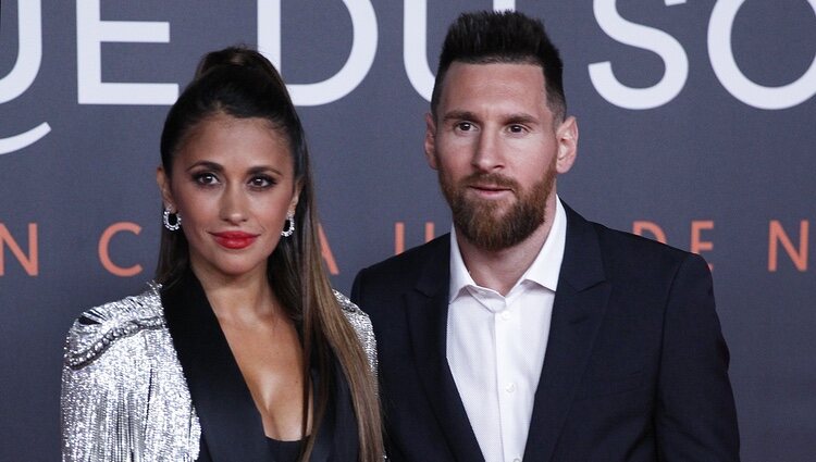 Leo Messi con Antonella Roccuzzo en el estreno de su espectáculo del Circo del Sol