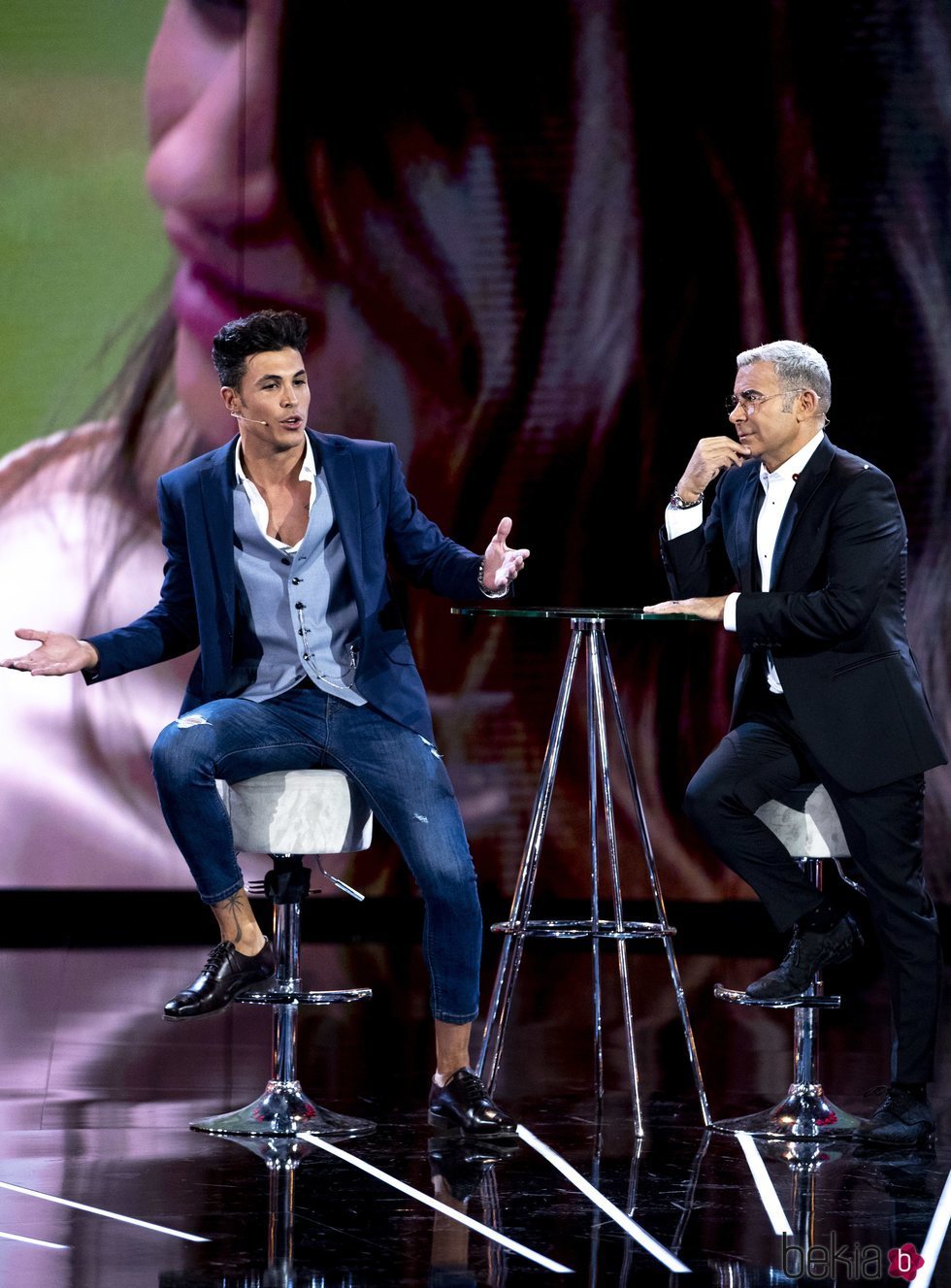 Kiko Jiménez dando explicaciones a Jorge Javier Vázquez en la sexta gala de 'GH VIP 7'