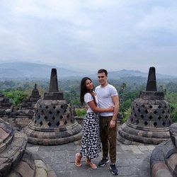 Louis Ducruet y Marie Chevallier en el templo Borobudur de Java