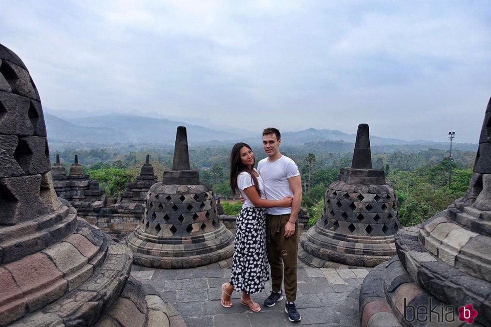 Louis Ducruet y Marie Chevallier en el templo Borobudur de Java