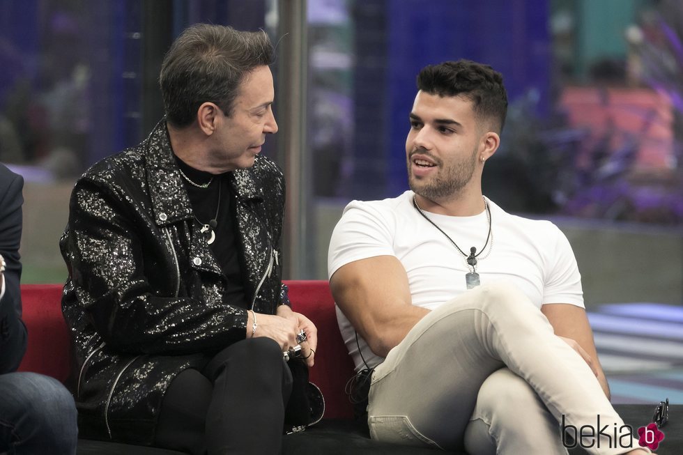 Maestro Joao y Pol hablando durante la sexta gala de 'GH VIP 7'