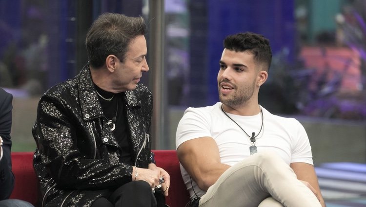 Maestro Joao y Pol hablando durante la sexta gala de 'GH VIP 7'