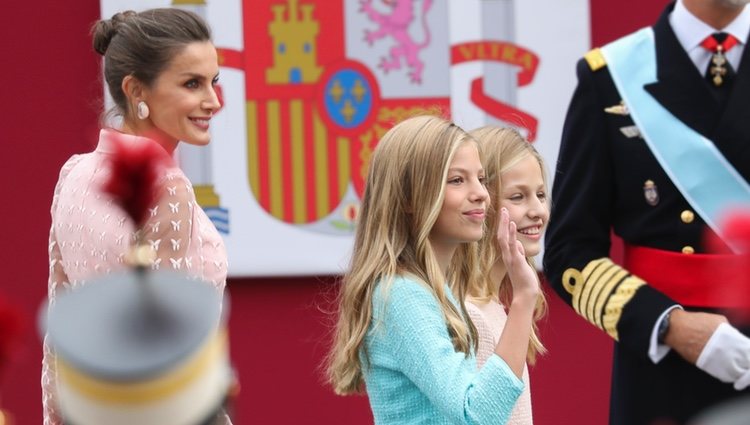 La Reina Letizia, la Princesa Leonor y la Infanta Sofía en el Día de la Hispanidad 2019