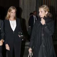 Las Infantas Elena y Cristina en el funeral de Germán López Madrid