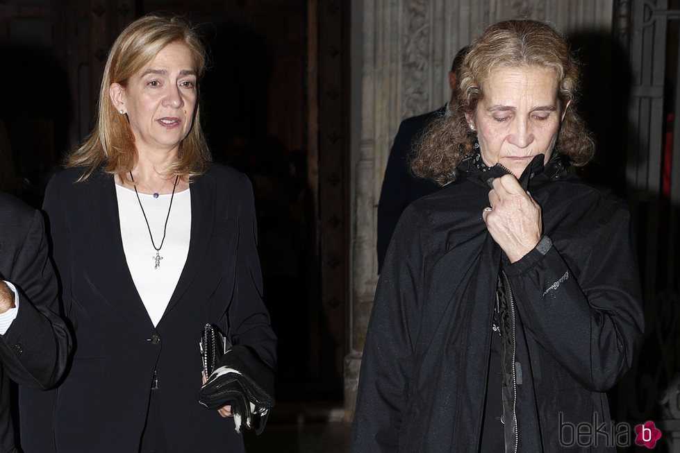 La Infanta Elena y la Infanta Cristina en el funeral de Germán López Madrid