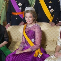 María Teresa de Luxemburgo, Matilde de Bélgica y Stéphanie de Luxemburgo en la cena por la Visita de Estado de los Reyes de Bélgica