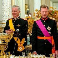 Enrique de Luxemburgo con Felipe y Matilde de Bélgica en la cena por la Visita de Estado de los Reyes de Bélgica