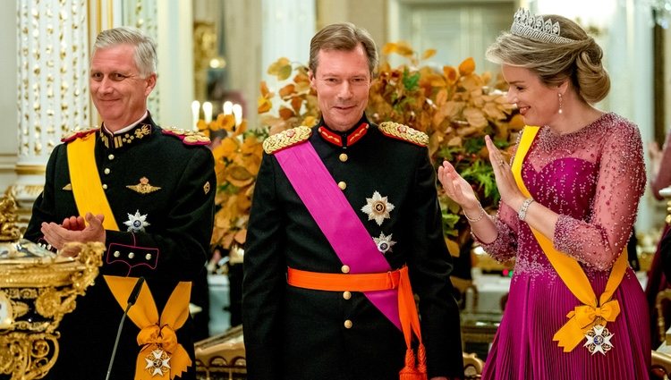 Enrique de Luxemburgo con Felipe y Matilde de Bélgica en la cena por la Visita de Estado de los Reyes de Bélgica