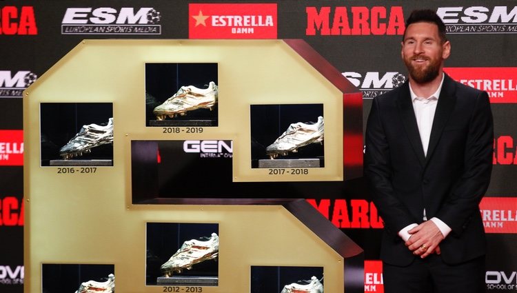 Leo Messi con sus seis botas en la entrega de la Bota de Oro 2019