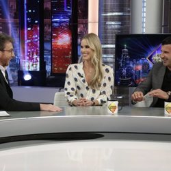 Luis Figo y Helen Svedin divirtiéndose en 'El Hormiguero'