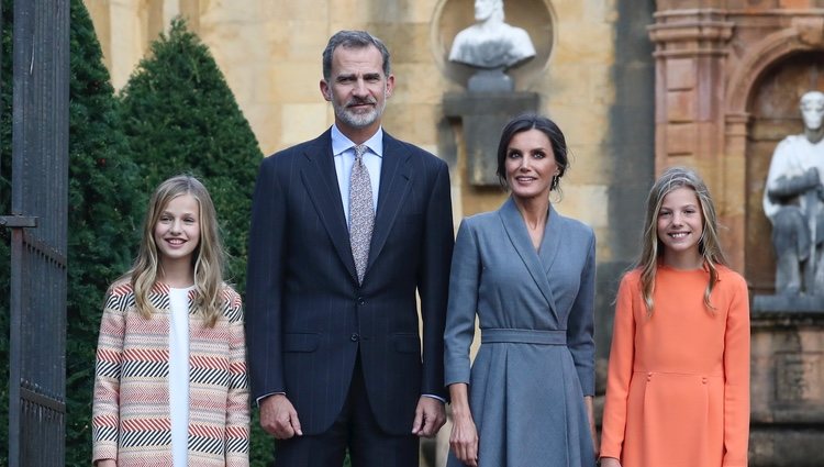 Los Reyes Felipe y Letizia, la Princesa Leonor y la Infanta Sofía en su llegada a los actos de entrega de los Premios princesa de Asturias 2019