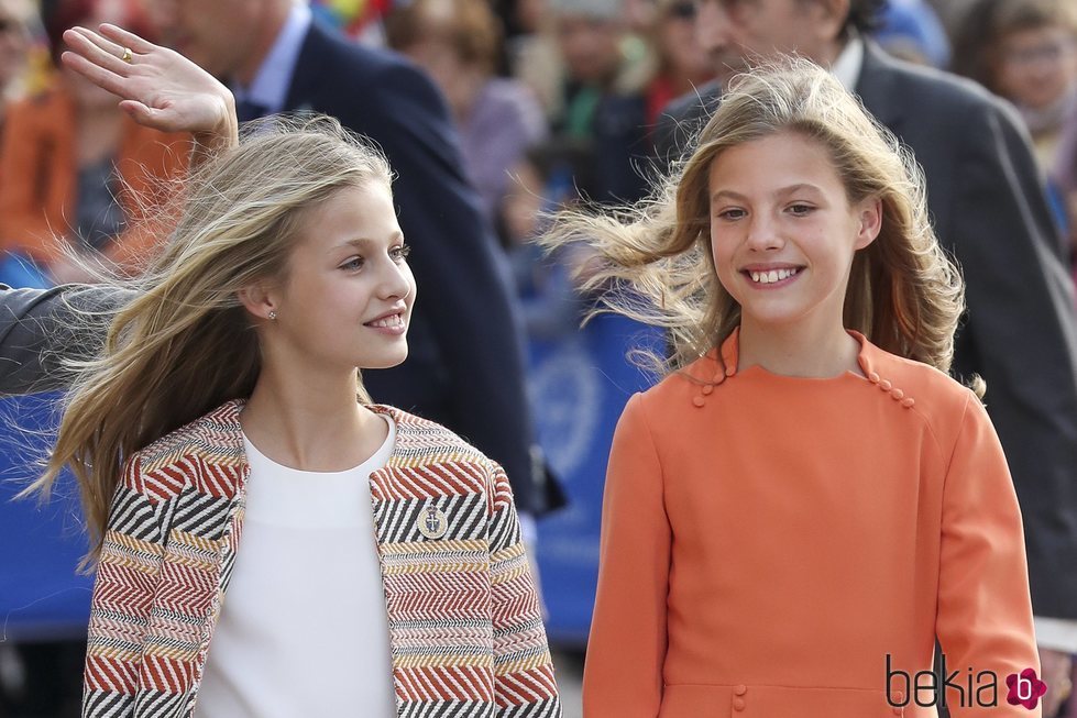 La Pirncesa Leonor en su primera visita oficial a Oviedo acompañada de la Infanta Sofía