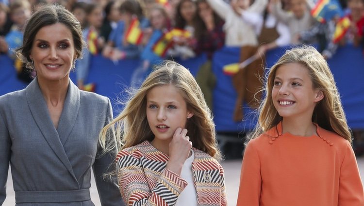 La Princesa Leonor en su primera visita oficial a Oviedo acompañada de la Reina Letizia y de a Infanta Sofía