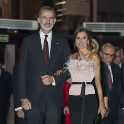 Lo Reyes Felipe y Letizia, agarrados en el Concierto de los Premios Princesa de Asturias 2019