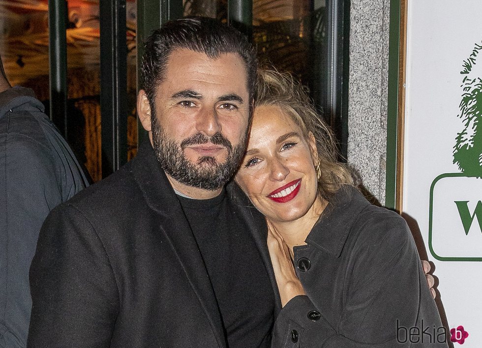 Carola Baleztena y Emiliano Suárez en la inauguración de un restaurante en Madrid