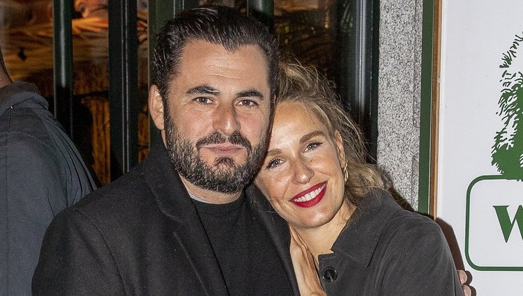 Carola Baleztena y Emiliano Suárez en la inauguración de un restaurante en Madrid