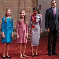 Los Reyes Felipe y Letizia, la Princesa Leonor y la Infanta Sofía en la recepción previa a los Premios Princesa de Asturias 2019