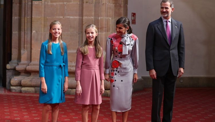 Los Reyes Felipe y Letizia, la Princesa Leonor y la Infanta Sofía en la recepción previa a los Premios Princesa de Asturias 2019