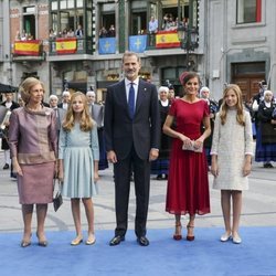 Los Reyes Felipe y Letizia, la Princesa Leonor, la Infanta Sofía y la Reina Sofía a su llegada los Premios Princesa de Asturias 2019