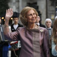 La Reina Sofía y la Princesa Leonor saludan a su llegada a los Premios Princesa de Asturias 2019