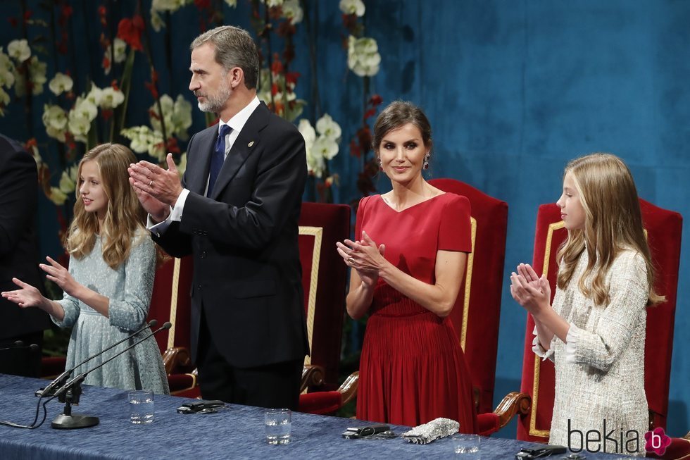 Los Reyes Felipe y Letizia, la Princesa Leonor y la Infanta Sofía durante la ceremonia de los Premios Princesa de Asturias 2019