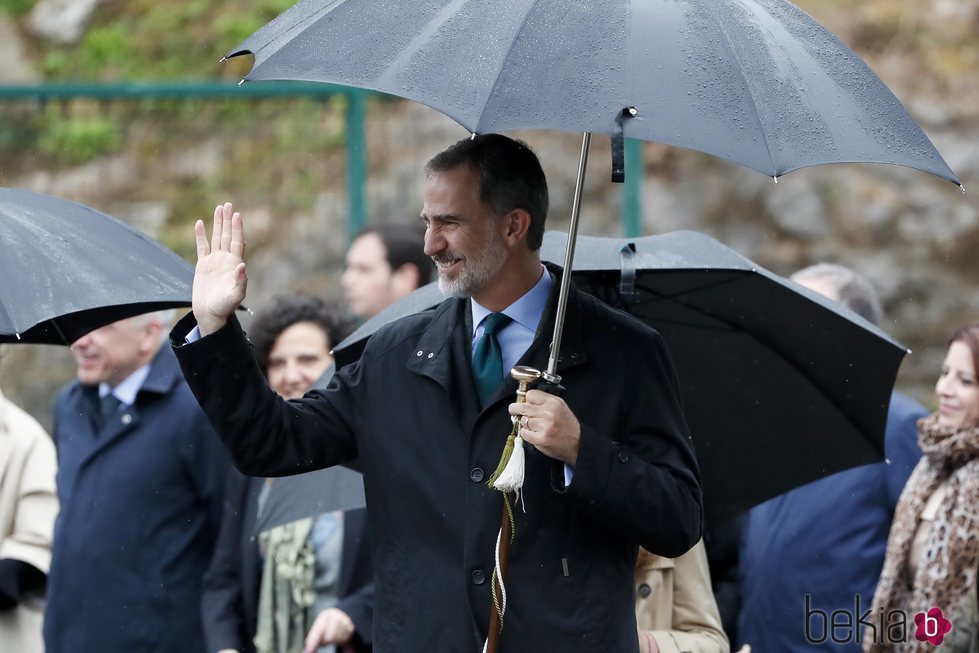 El Rey Felipe VI saludando a su llegada a Asiegu, Pueblo Ejemplar 2019