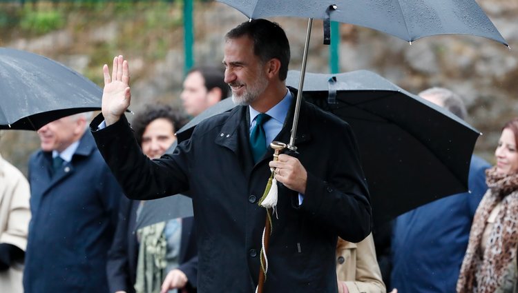 El Rey Felipe VI saludando a su llegada a Asiegu, Pueblo Ejemplar 2019