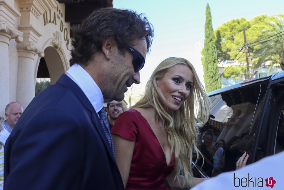 Carlos Moyá y Carolina Cerezuela en la boda entre Rafa Nadal y Xisca Perelló