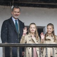 El Rey Felipe VI, la Reina Letizia, Princesa Leonor y la Infanta Sofía durante su visita a Asiegu, Premio Pueblo Ejemplar de Asturias 2019