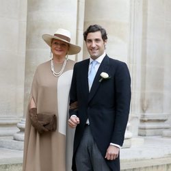 El Príncipe Jean Christophe Napoleón junto a su madre en el día de su boda