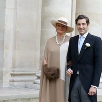 El Príncipe Jean Christophe Napoleón junto a su madre en el día de su boda