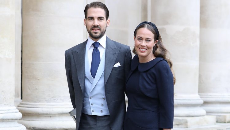 Felipe de Grecia y Nina Flohr en la boda de Christophe Napoleón y la Condesa Olympia de Austria