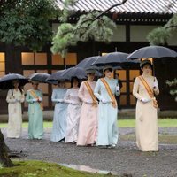 El Príncipe Akishino, la Princesa Kiko, la Princesa Mako y la Princesa Kako de Japón en la entronización de Naruhito de Japón