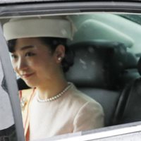 Mako y Kako de Japón en la entronización de Naruhito de Japón