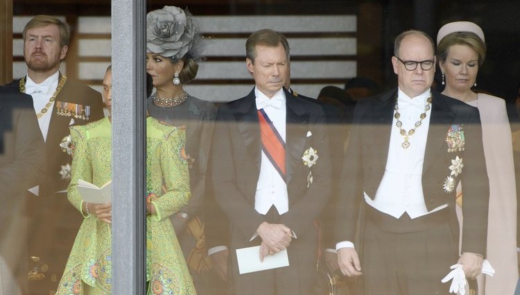 Los Reyes de Holanda, el Gran Duque de Luxemburgo, Alberto de Mónaco y Matilde de Bélgica en la entronización de Naruhito de Japón