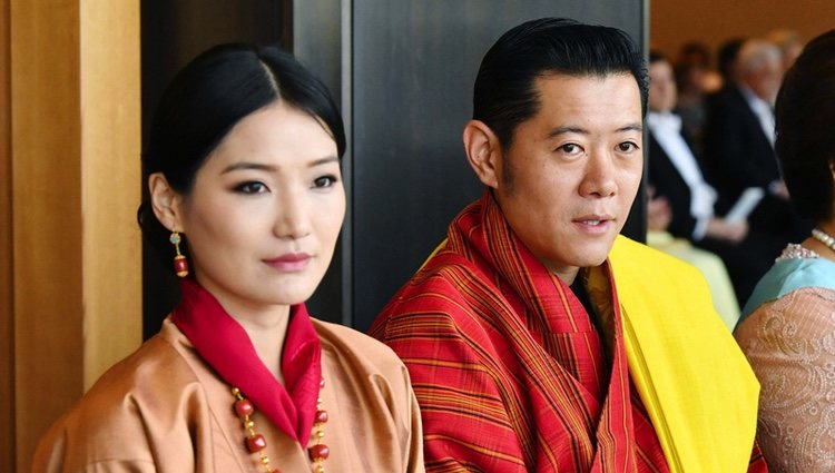 Los Reyes de Bhutan en la entronización de Naruhito de Japón