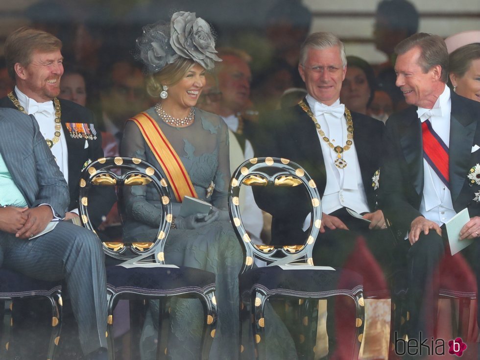 Guillermo Alejandro y Máxima de Holanda, Felipe de Bélgica y Enrique de Luxemburgo en la entronización de Naruhito de Japón