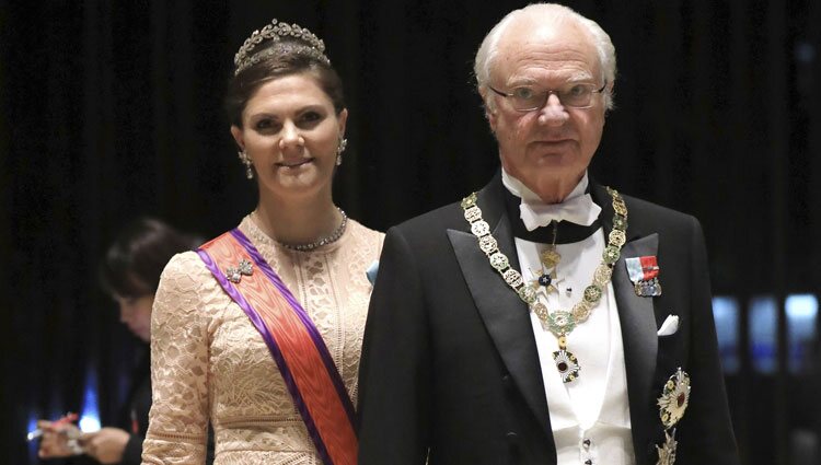 Carlos Gustavo de Suecia y Victoria de Suecia en la cena por la entronización de Naruhito de Japón