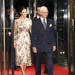 Carlos Gustavo de Suecia y Victoria de Suecia en el banquete organizado por la entronización de Naruhito de Japón