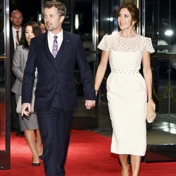 Federico y Mary de Dinamarca en el banquete organizado por la entronización de Naruhito de Japón