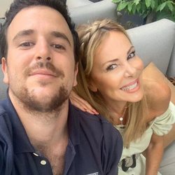 Álex Lequio, muy feliz junto a su madre Ana Obregón