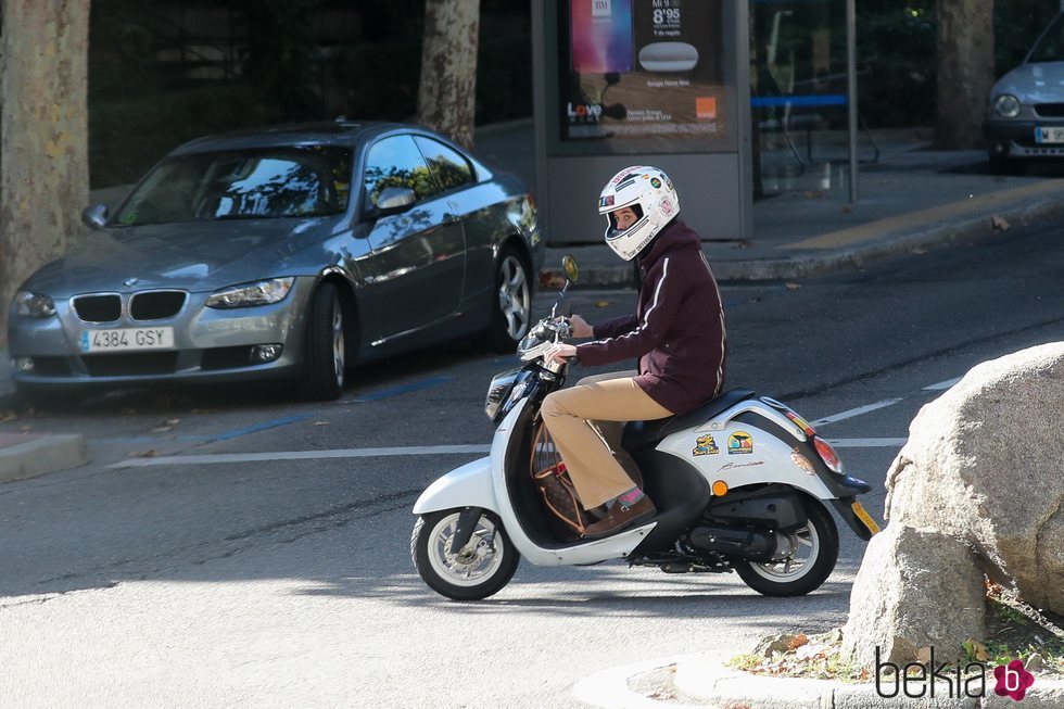 Victoria Federica, en moto por Madrid