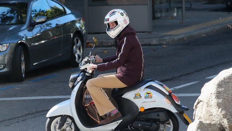 Victoria Federica, en moto por Madrid