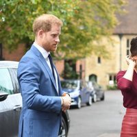 El Príncipe Harry y Meghan Markle llegando a una mesa redonda sobre igualdad de género de the Queen's Commonwealth Trust